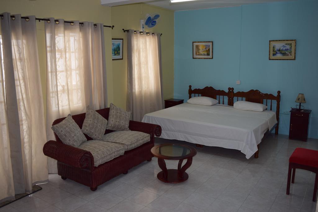 Mauri Holidays 'Budgeted Apartment' La Gaulette Kamer foto